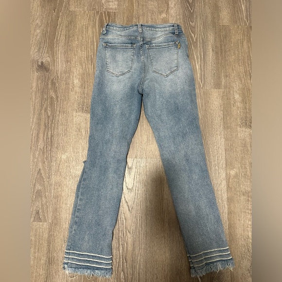 Vibrant MIU Women’s Juniors Jeans Distressed Straight Size 5  Mid Rise - Picture 2 of 5